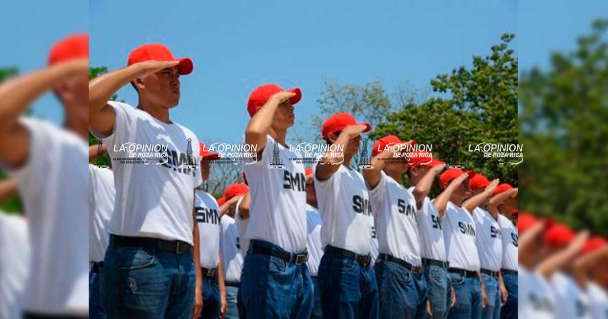 Jóvenes de Coatzintla tramitan cartilla militar