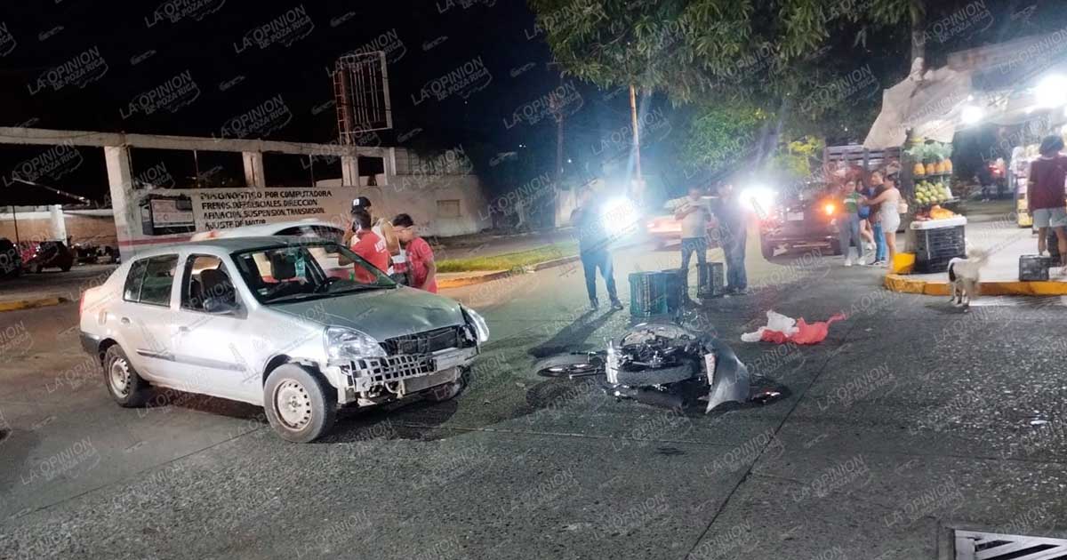 Motociclista resulta lesionado tras fuerte choque contra automóvil en la colonia Tepeyac
