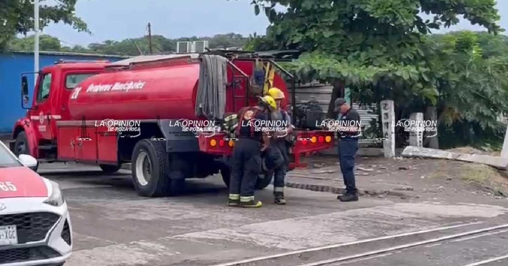 Tren embiste a taxi en el cruce de Tejería en Veracruz puerto