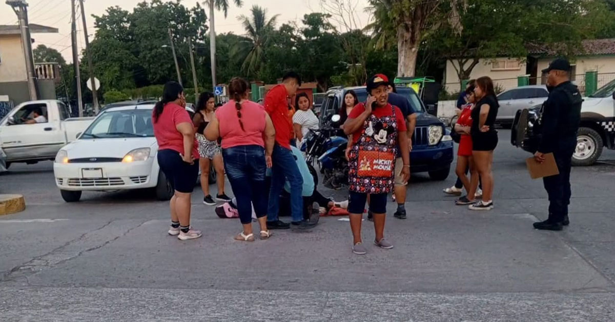 Accidente entre motocicleta y Jeep provoca movilización en Pánuco Accidente entre motocicleta y Jeep provoca movilización en Pánuco