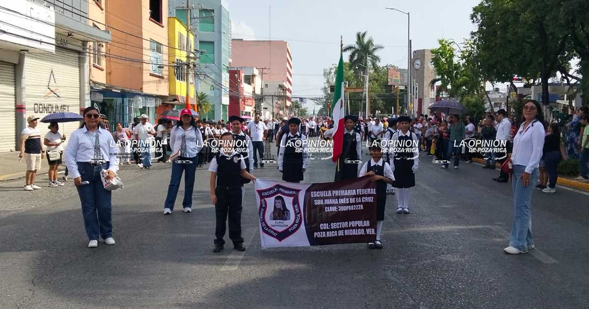 Hacen resaltar su escuela en desfile de Independencia Hacen resaltar su escuela en desfile de Independencia