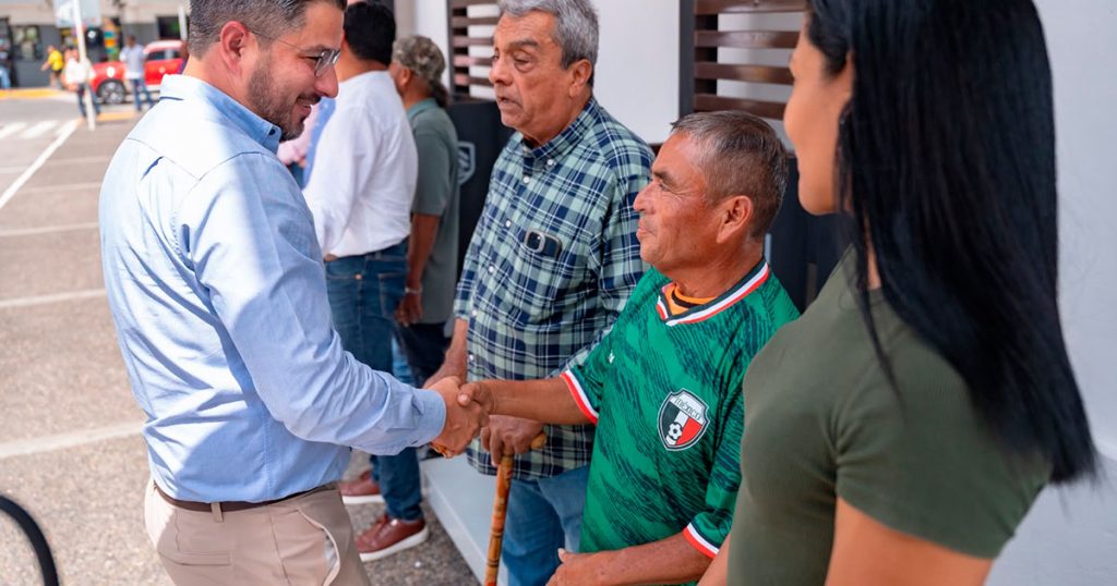 Boleros reciben nuevos carritos de trabajo por parte del Ayuntamiento Boleros reciben nuevos carritos de trabajo por parte del Ayuntamiento