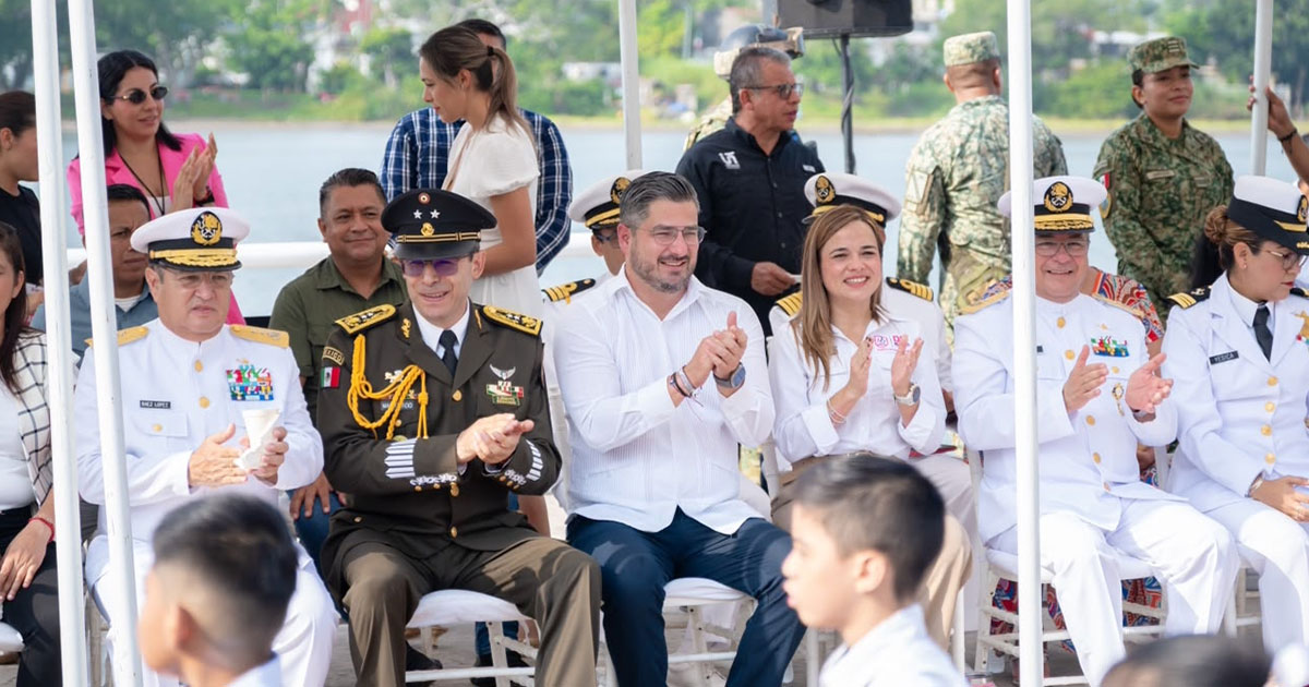 Tuxpan conmemora el 216 Aniversario de la Independencia de México con desfile cívico-militar Tuxpan conmemora el 216 Aniversario de la Independencia de México con desfile cívico-militar