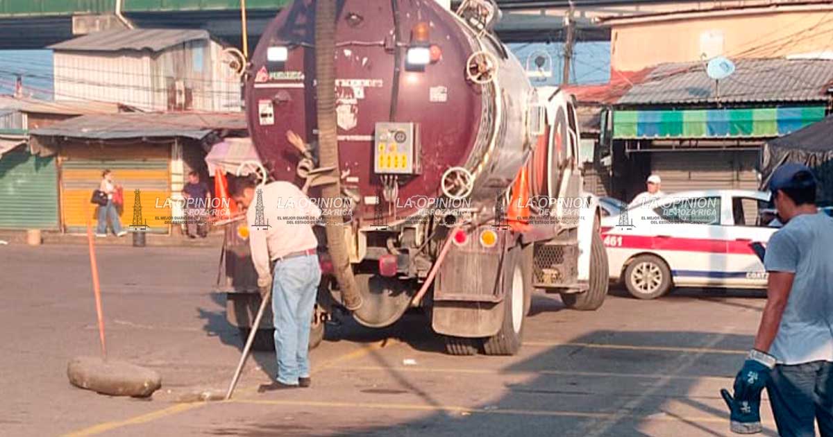 Atiende Ayuntamiento drenaje colapsado en instalaciones del Parador Urbano