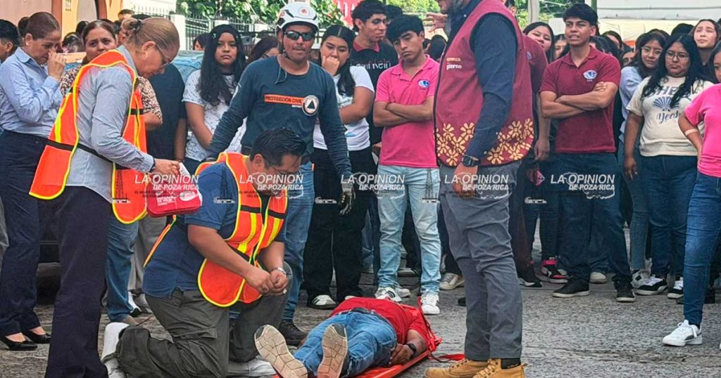 Realiza PC simulacro de sismo en institución educativa Realiza PC simulacro de sismo en institución educativa
