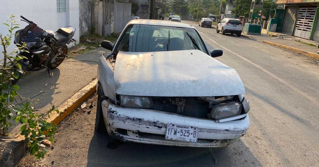 Cruce imprudente provoca encontronazo entre Tsuru y Jetta en la México-Tuxpan Cruce imprudente provoca encontronazo entre Tsuru y Jetta en la México-Tuxpan