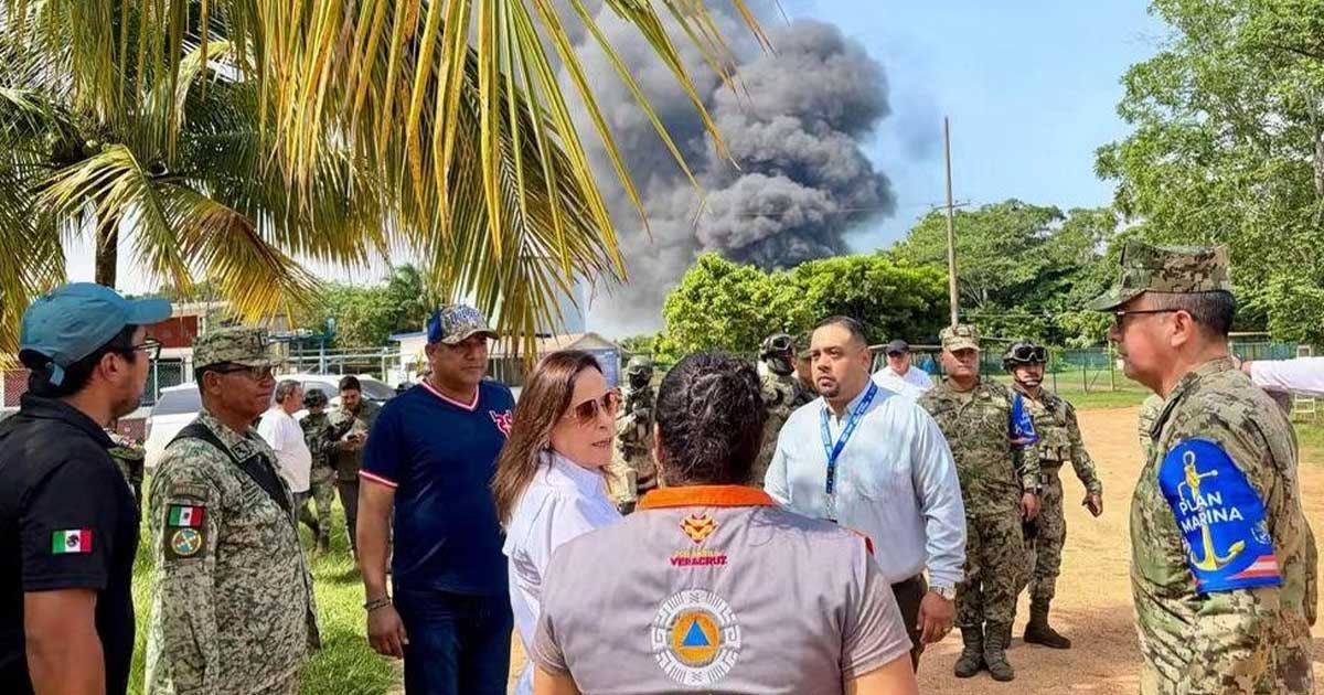 Supervisa Gobernadora atención a incendio en planta de sal de Jáltipan; situación está controlada