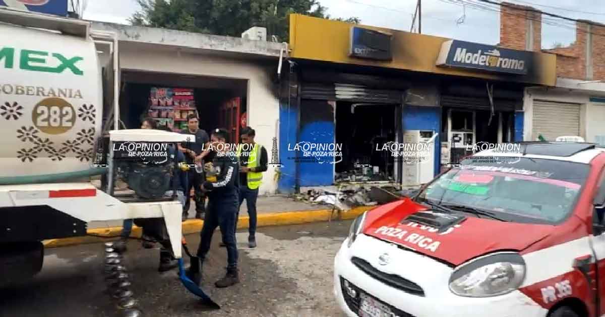 Incendio consume Modelorama en Guadalupe Victoria; no hay personas lesionadas