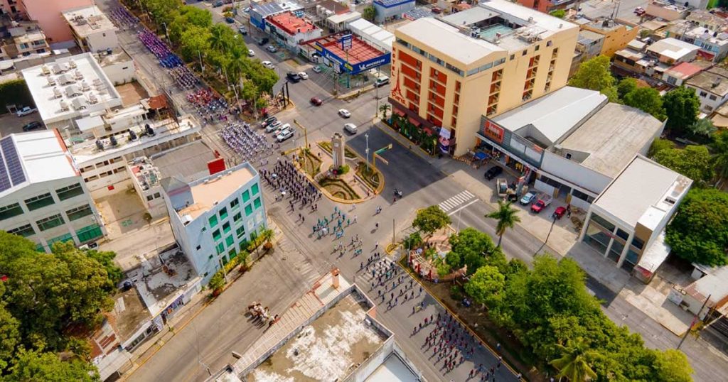 Poza Rica conmemora el 216 aniversario de la Independencia de México con desfile cívico Poza Rica conmemora el 216 aniversario de la Independencia de México con desfile cívico