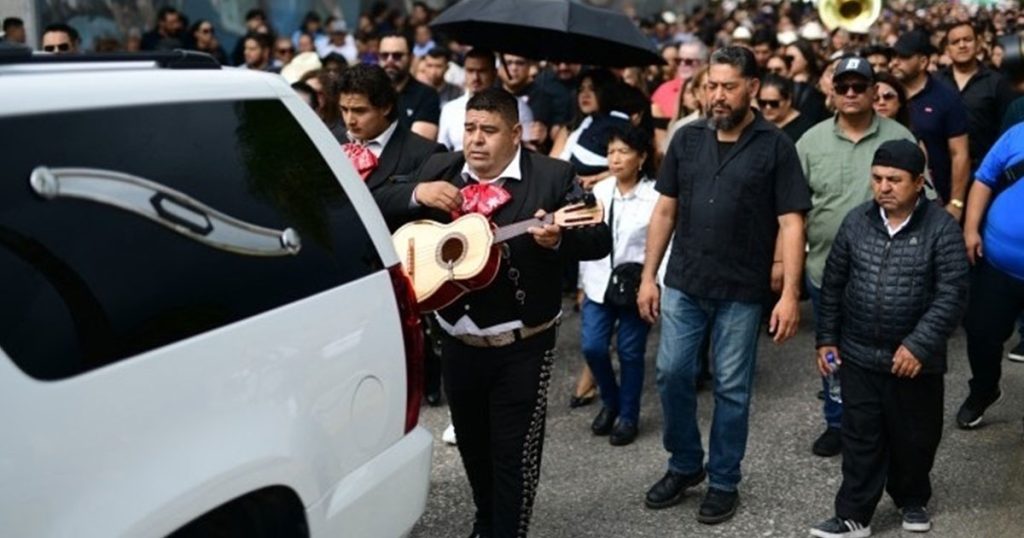 Despiden a Zenyazen entre aplausos y mariachi Despiden a Zenyazen entre aplausos y mariachi