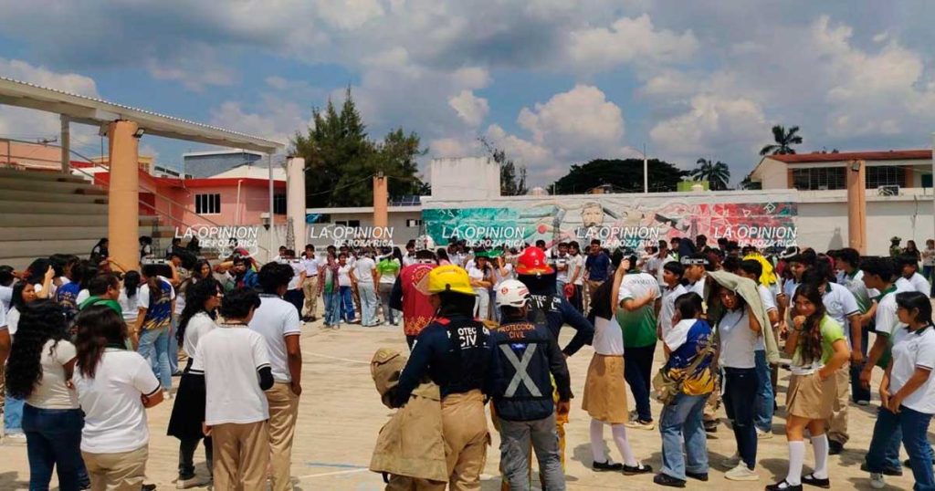 Segundo Simulacro Nacional moviliza a cuerpos de emergencia en bachillerato de Poza Rica