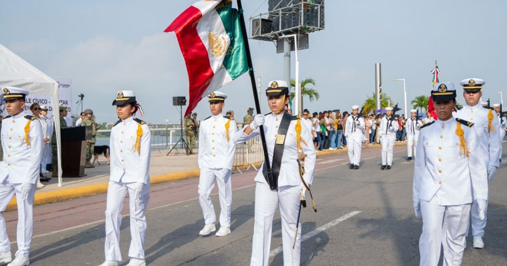 Tuxpan conmemora el 216 Aniversario de la Independencia de México con desfile cívico-militar Tuxpan conmemora el 216 Aniversario de la Independencia de México con desfile cívico-militar