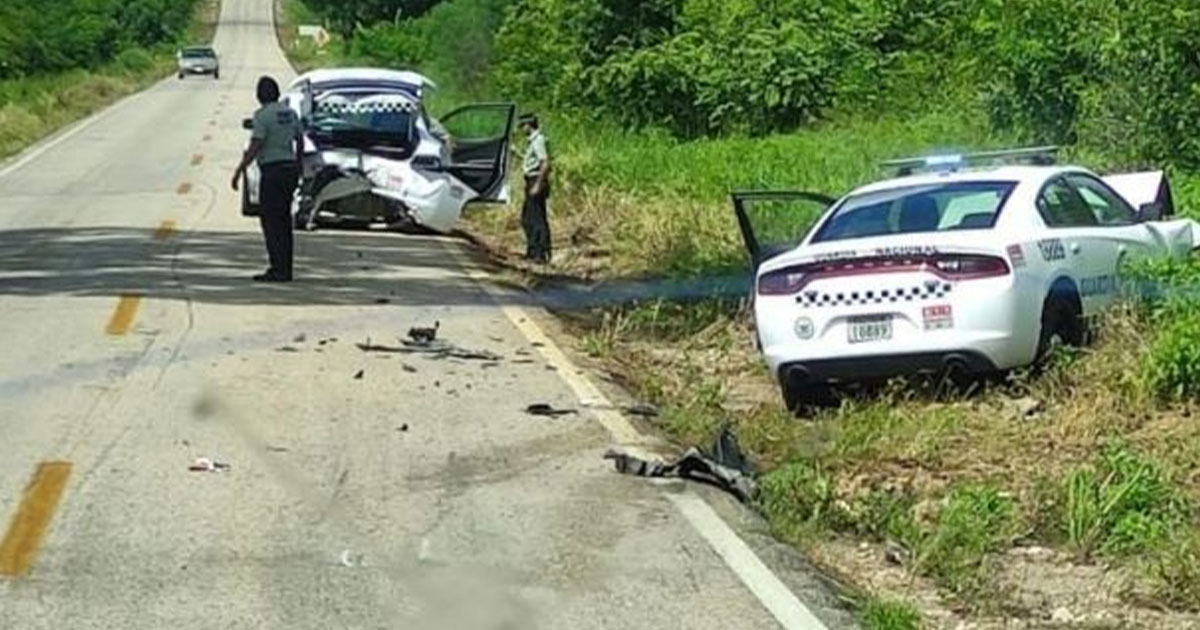 Chocan entre sí dos patrullas de la Guardia Nacional en la carretera federal 184 Chocan entre sí dos patrullas de la Guardia Nacional en la carretera federal 184