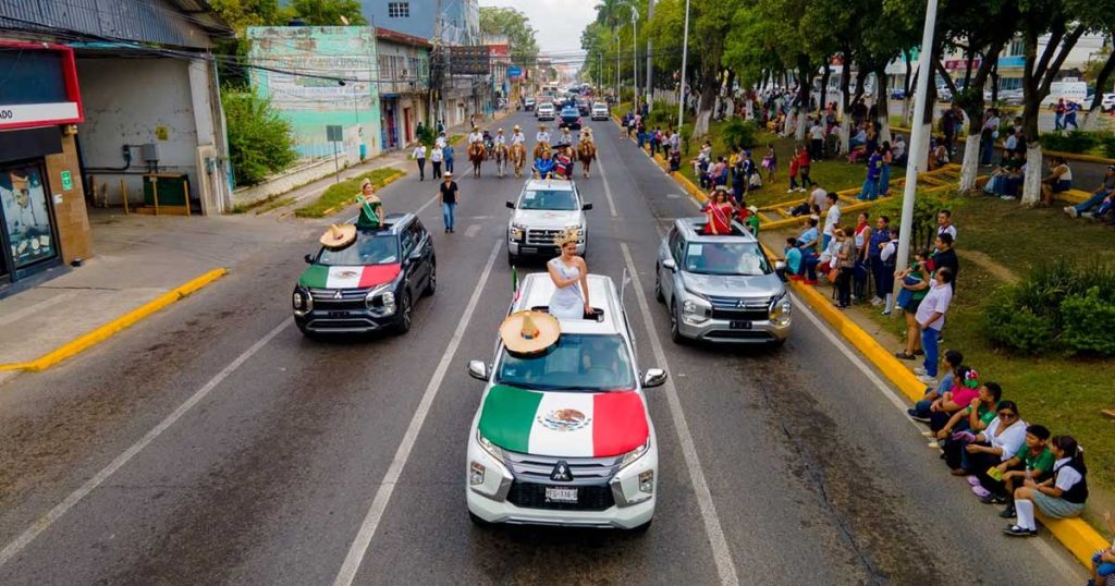 Poza Rica conmemora el 216 aniversario de la Independencia de México con desfile cívico Poza Rica conmemora el 216 aniversario de la Independencia de México con desfile cívico