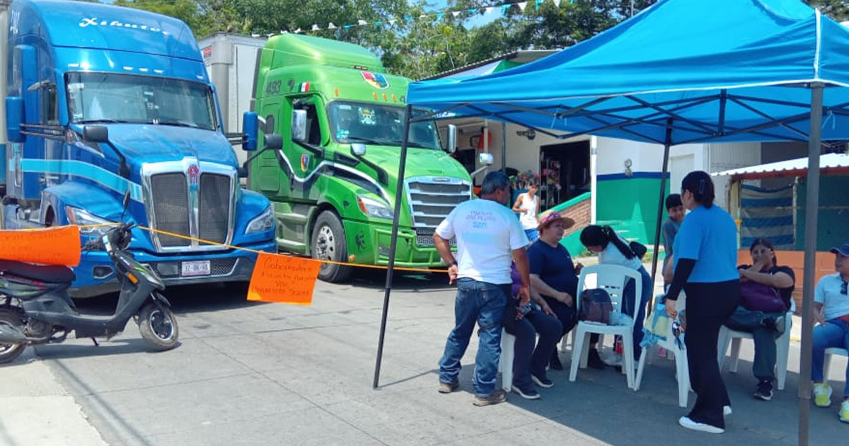 Bloquean nuevamente la carretera Las Trancas-Coatepec Bloquean nuevamente la carretera Las Trancas-Coatepec