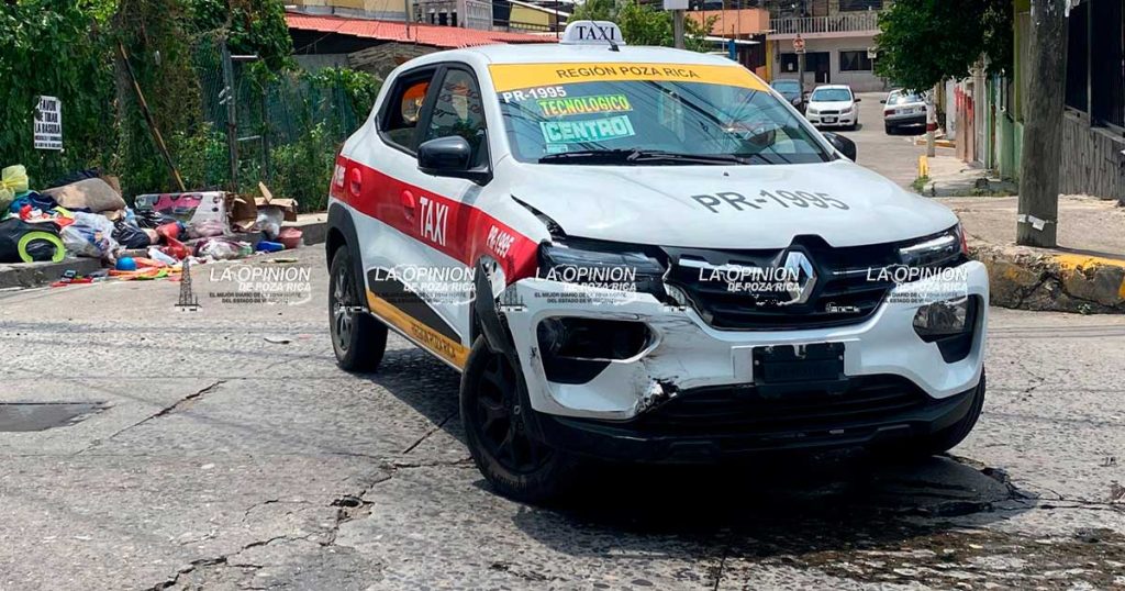 Choque entre taxi y Kia genera caos vial en la avenida Doctores