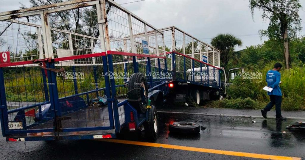 Trágico choque en Medellín de Bravo; taxista pierde la vida tras aparatoso impacto