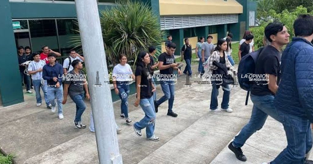 Entregan 119 títulos profesionales en el Tecnológico de PR Entregan 119 títulos profesionales en el Tecnológico de PR