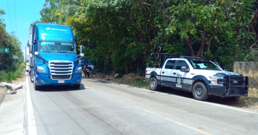 Bloquean nuevamente la carretera Las Trancas-Coatepec Bloquean nuevamente la carretera Las Trancas-Coatepec